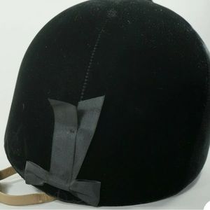 Troxel Riding Helmet Grand Prix Gold II
English Equestrian Black Velvet Size 7